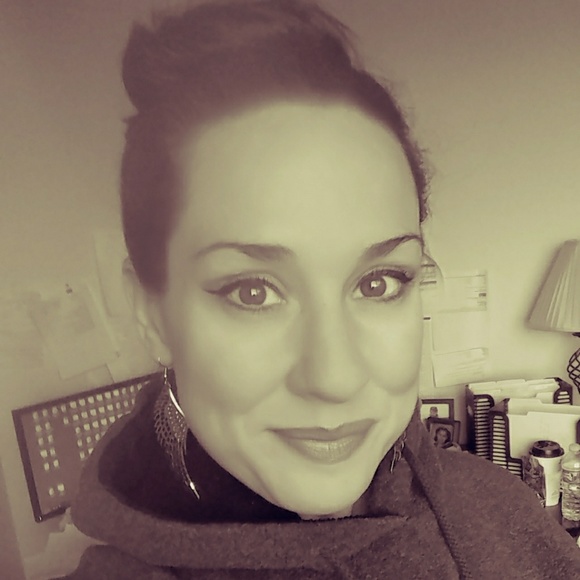 Meet your Posher, Renee - Picture 2 of 2